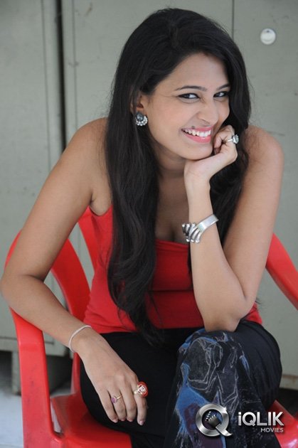 Swetha-Jadhav-at-Inka-Emi-Anukoledu-Movie-Press-Meet